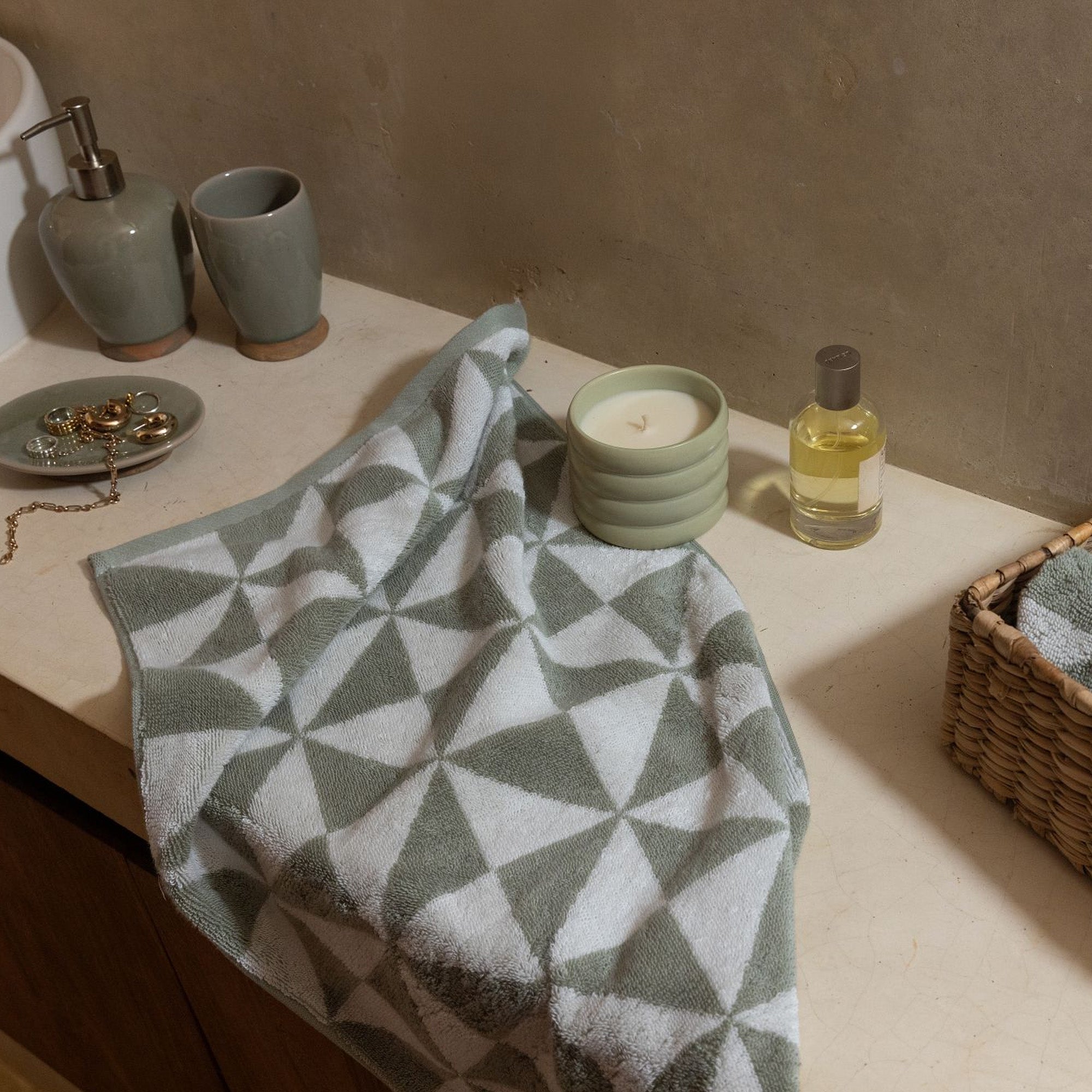 Umbra Luxury Australian Cotton Towels – Ultra Soft & Absorbent